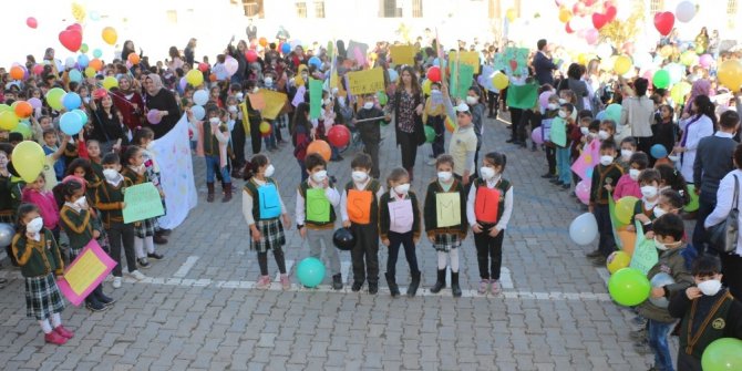 Öğrenciler balonlarla lösemiye dikkat çekti
