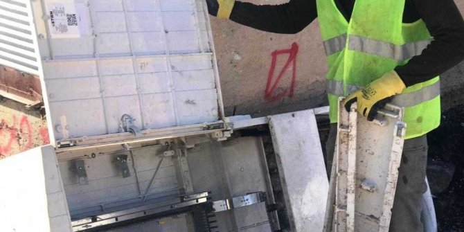 Viranşehir’de 7 pano tahrip edildi