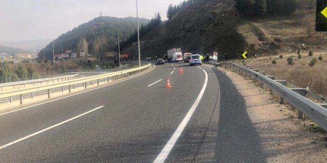 Otomobil ile kamyon çarpıştı: 3 yaralı