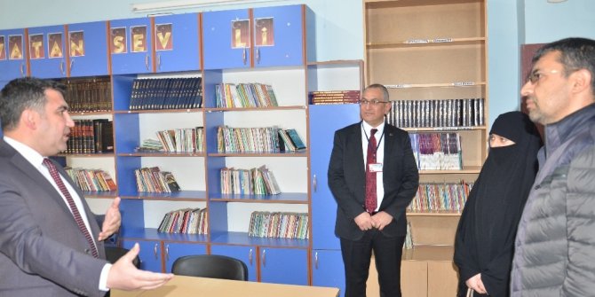 Okula kitap bağışladı, yargılanmaktan kurtuldu
