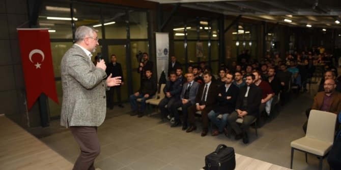 Başkan Aşgın, öğrencilerle bir araya geldi
