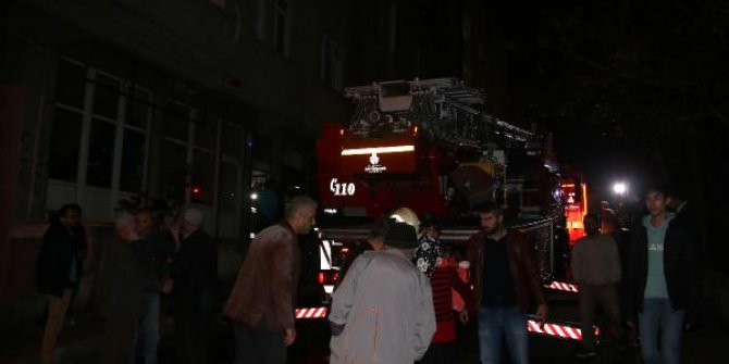 Kağıthanede yangın; anne ile 2 çocuğu kurtarıldı