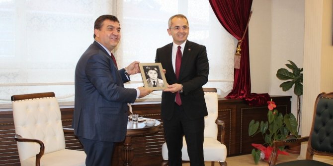 Dışişleri Bakan Yardımcısı Kaymakçı’dan Kaymakamlık ve Belediyeye ziyaret