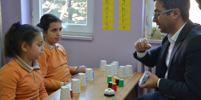 Özel öğrenciler için okuma-yazmayı kolaylaştıran proje: “Hecele, Grupla Yazmayı Bardakla Kolayla”