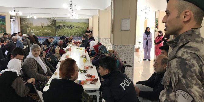 Afyon Emniyeti’nden huzurevine duygulandıran operasyon