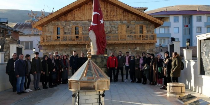 Polis ve üniversite öğrencilerinden Yukarı Kırzı Köyüne ziyaret