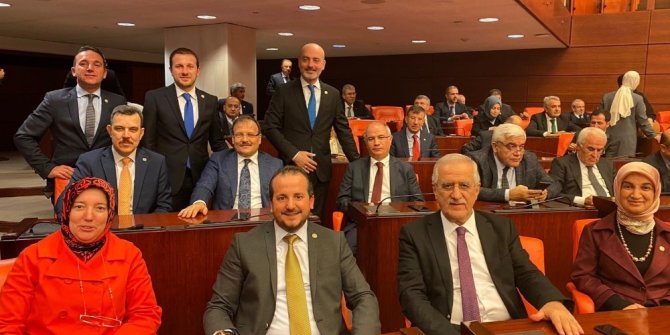 Ak Parti Bursa Milletvekillerinden bütçe pozu