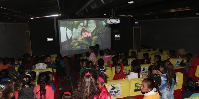 Resulayn’da çocuklar sinema keyfi ile büyük mutluluk yaşadı