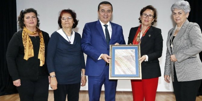 Başkan Batur, “Gökdelenin ruhsatını iptal ediyorum”