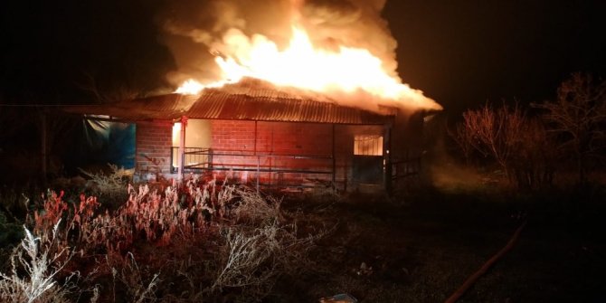Malatya’da ahır yangını korkuttu