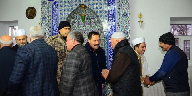Vali Mustafa Masatlı sabah namazında vatandaşlarla buluştu