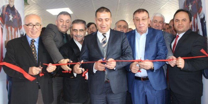 İş adamlarından öğrencilere laboratuvar