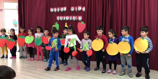 Konuralpli minikler Türk Malları haftasını kutladı