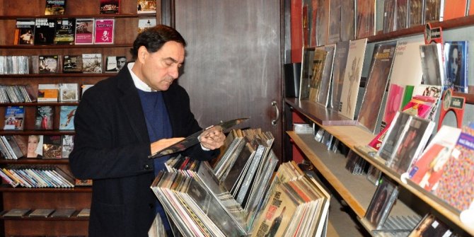Beyoğlu’nun tarihe tanıklık eden plakçısı kapanıyor