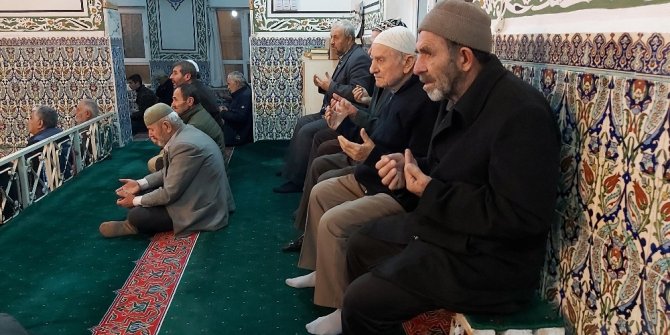 Boyalıca Camii’nde sabit oturaklar kaldırıldı