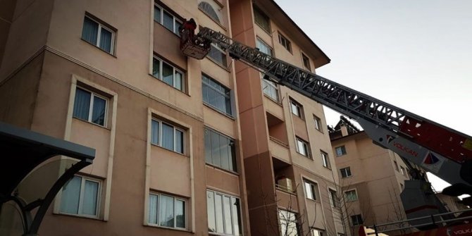 Evde mahsur kalan çocuğu itfaiye kurtardı