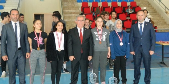 Erdek’te ‘Liselerarası Badminton Turnuvası’ sona erdi