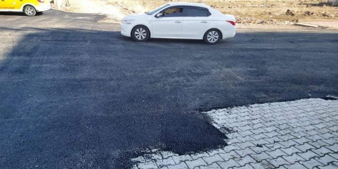 Bağlar Belediyesi kendi üretimi olan asfaltla cadde ve sokakları güzelleştiriyor