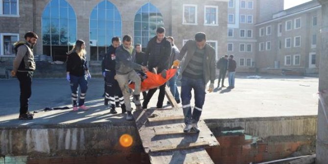 Sokak ortasında ağabeyi tarafından bıçaklandı