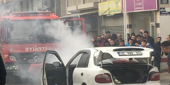Turgutlu’da seyir halindeki otomobil alev aldı