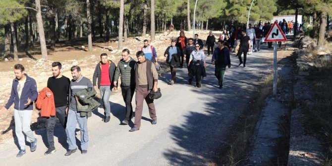 Karaköprü’de öğretmenler doğa ve sağlık için yürüdü