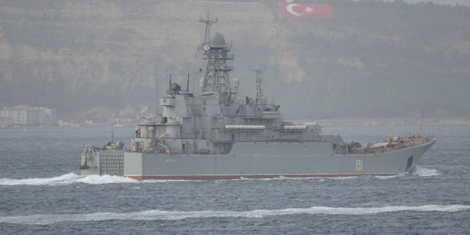 Rus savaş gemisi Azov Çanakkale Boğazı’ndan geçti