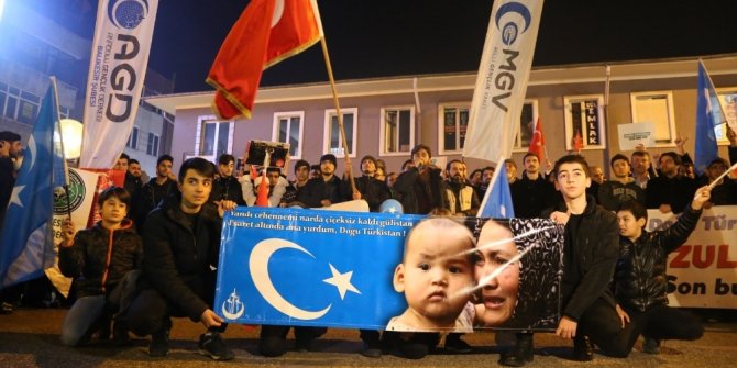 Balıkesir’de Doğu Türkistan için "Sessiz Çığlık" yürüyüşü