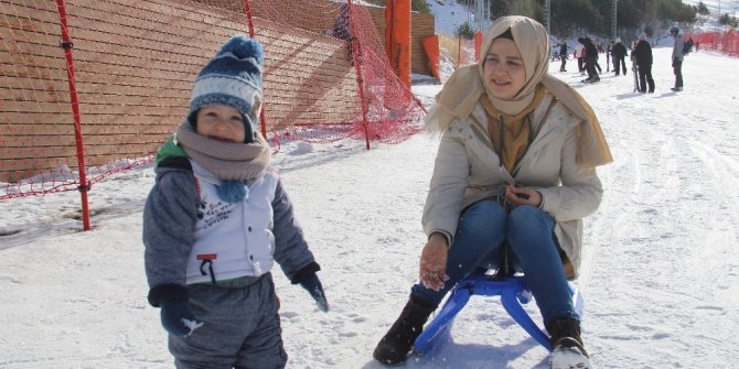 Palandöken’de düşe kalka kayak keyfi