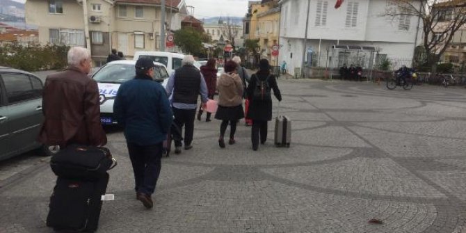 Adalar'da faytonlar durduruldu... Ziyaretçiler yürüyor ya da bisiklet kiralıyor