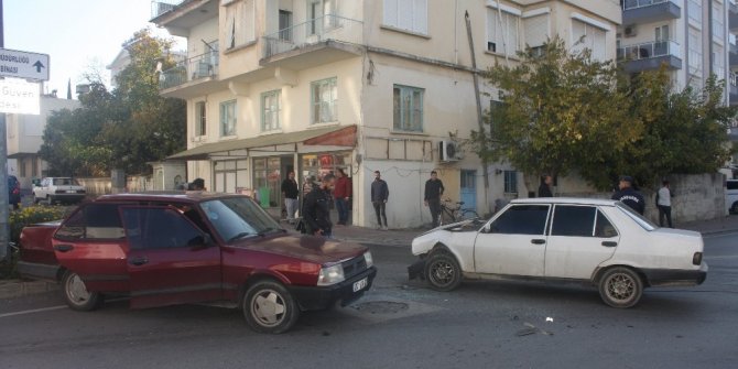 Antalya’da trafik kazası: Aynı aileden 6 kişi yaralandı
