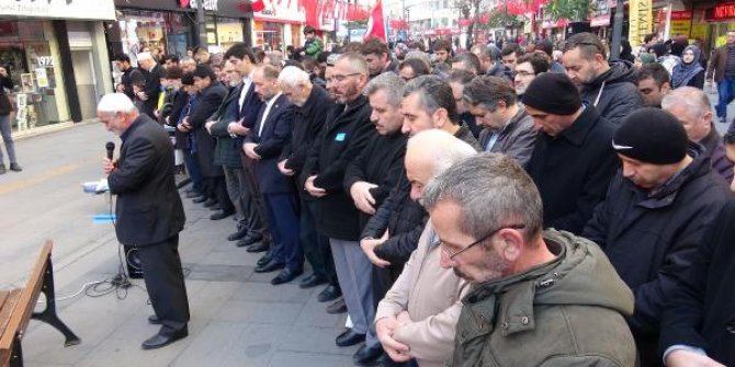 Doğu Türkistan'da ölen Müslümanlar için gıyabi cenaze namazı