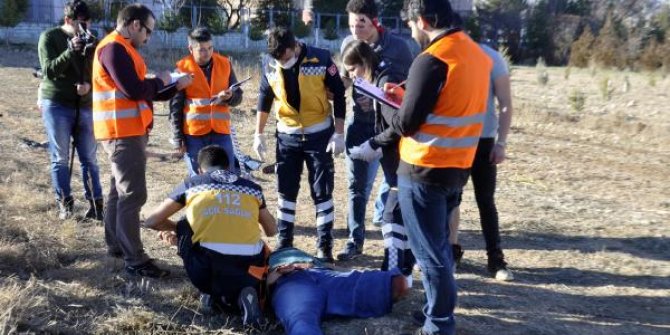 Paramedik adayları ambulans rallisinde yarıştı