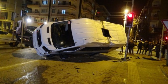 Başkent’te servis ile yolcu otobüsü çarpıştı: 5 yaralı