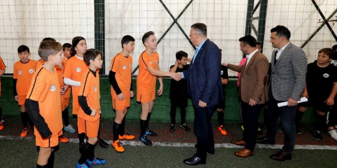 Mahalleler arası Minikler Futbol Turnuvası’nda maçlar devam ediyor