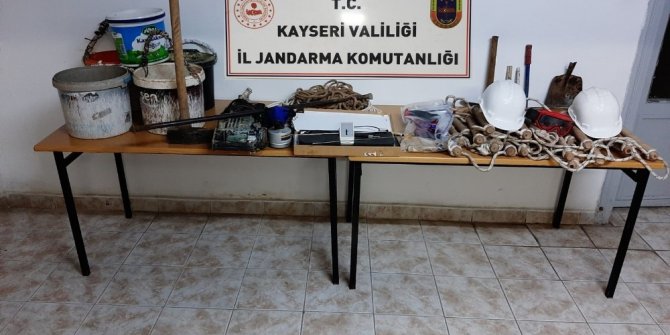 Kaçak kazı yaparken suçüstü yakalandılar