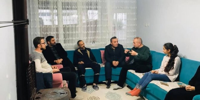 Velileri evlerinde ziyaret ediyorlar