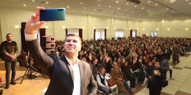 Burdur Belediyesi’nden yeni yıl öncesi "Kadınlar Matinesi"