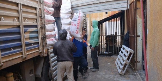 Telabyad’a hafta sonu 53 ton un yardımı yapıldı