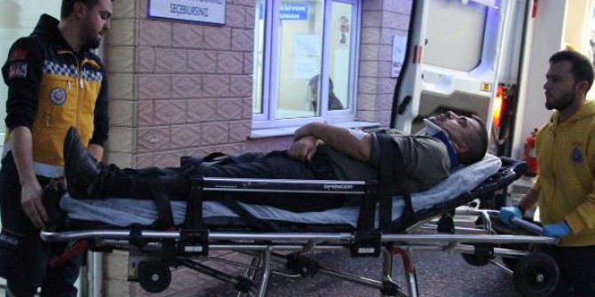 Yağmur nedeniyle kayganlaşan yolda 10 dakikada iki kaza: 3 yaralı
