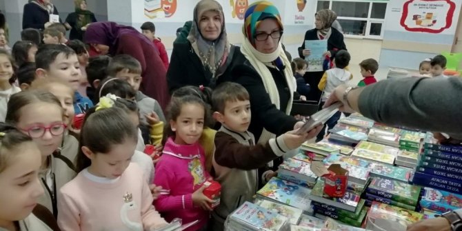 Okullarda kitap pazarı kuruldu
