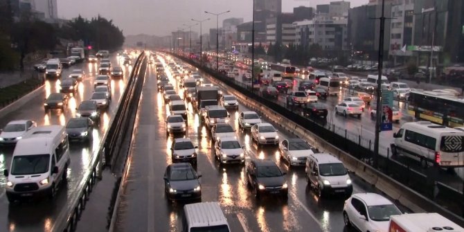 İstanbul’da yağmur hazırlıksız yakaladı