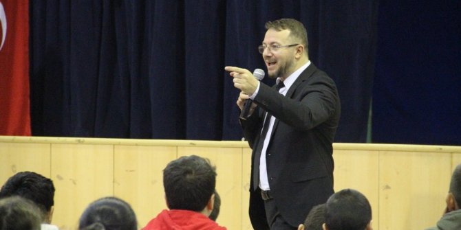 Prof. Dr. Türkez ortaokul öğrencilerine ’bor’u anlattı
