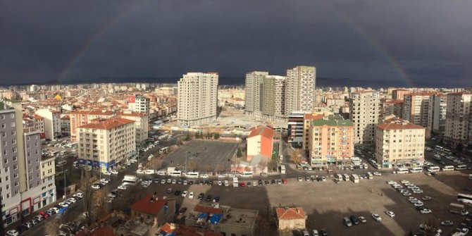Kayseri’de ortaya çıkan gökkuşağı görsel şölen oluşturdu