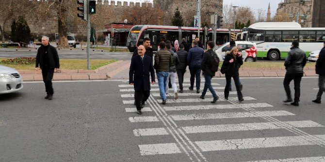 Vali Günaydın Mesaiye Esnaf Ziyaretleri İle Başladı