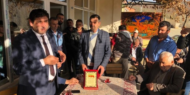 Mahalle muhtarlığından Başkan Çiğdem’e teşekkür plaketi