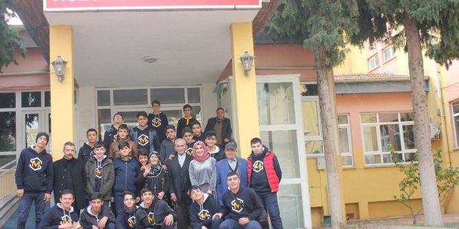 Öğrenciler yaşlıları unutmadı