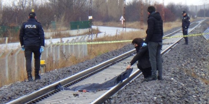 Tren raylarında parçalanmış kadın cesedi bulundu