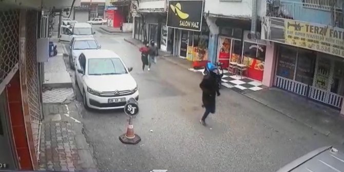 İki kişiyi vuran soyguncuların soygun anı ve kaçışı kamerada