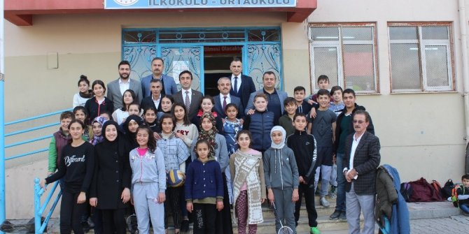 Cizre TSO’dan bin 600 öğrenciye kışlık bot yardımı