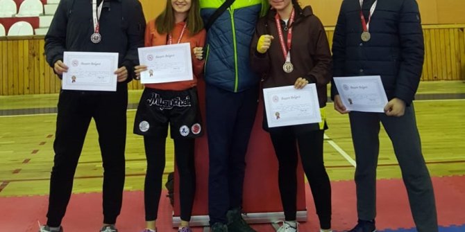 Kick Boks’ta Milaslı 5 öğrenci il birincisi oldu